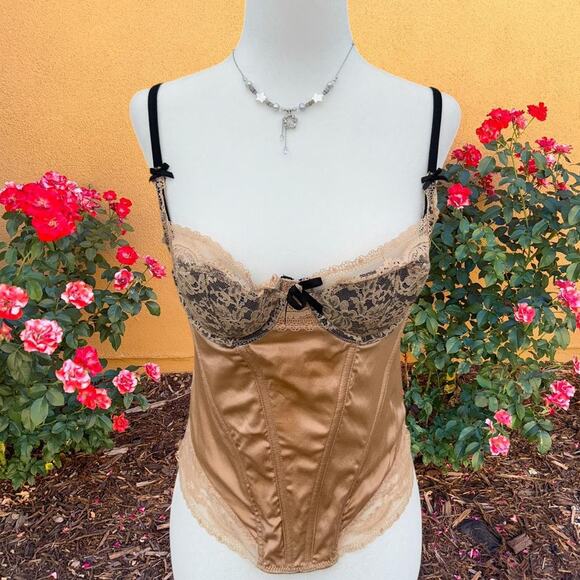 Elle Macpherson Other - Lace trimmed y2k vintage boned corset bustier